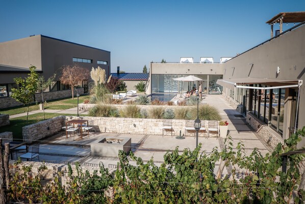 A courtyard with outdoor seating, a fire pit, and a pool area. - Auberge Du Vin, Tupungato, Mendoza (Tupungato)