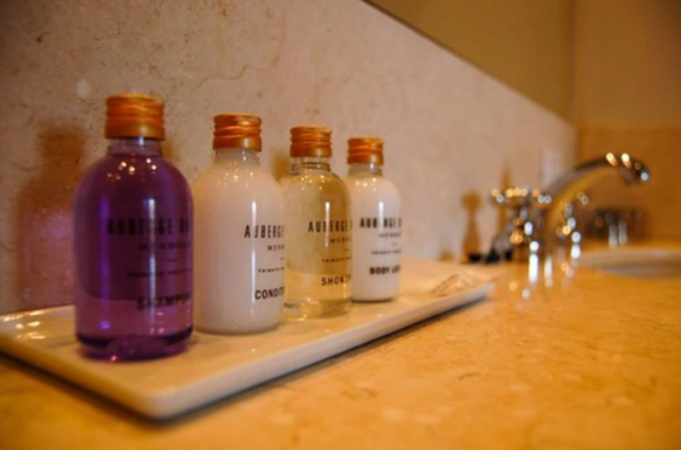 shower, rainfall showerhead, free toiletries, hair dryer