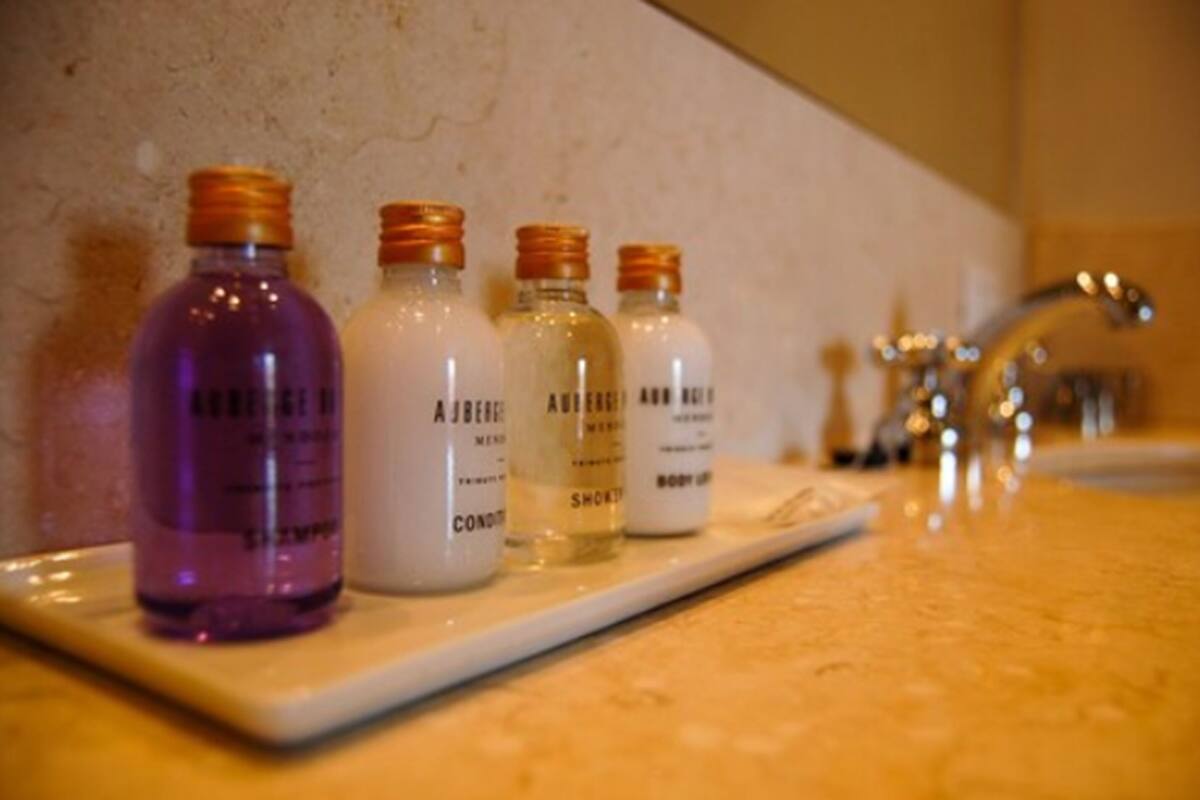 shower, rainfall showerhead, free toiletries, hair dryer