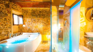 Luxury-Suite, Whirlpool, zum Garten hin | Whirlwanne