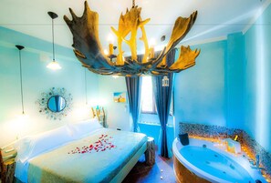 Deluxe Double Room, 1 King Bed, Jetted Tub | Minibar, individually decorated, individually furnished, desk - Castello di Montalbano (Florence)