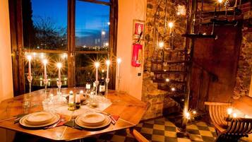 Frühstück, Abendessen, italienische Küche, Blick auf den Garten