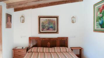 Double Room | Minibar, iron/ironing board, cribs/infant beds, rollaway beds