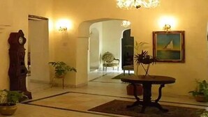 Interior detail - Zanzibar Hotel (Zanzibar Town)