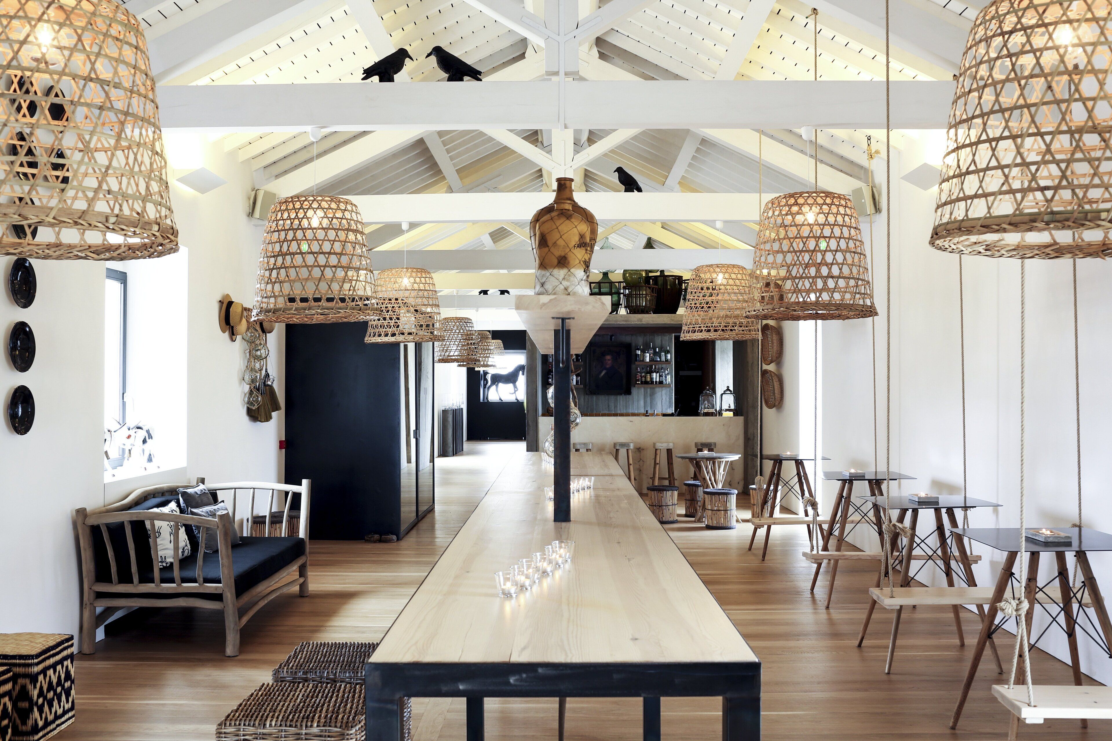 Menyajikan masakan daerah