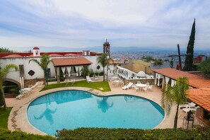 高級套房, 2 張標準雙人床 | 泳池