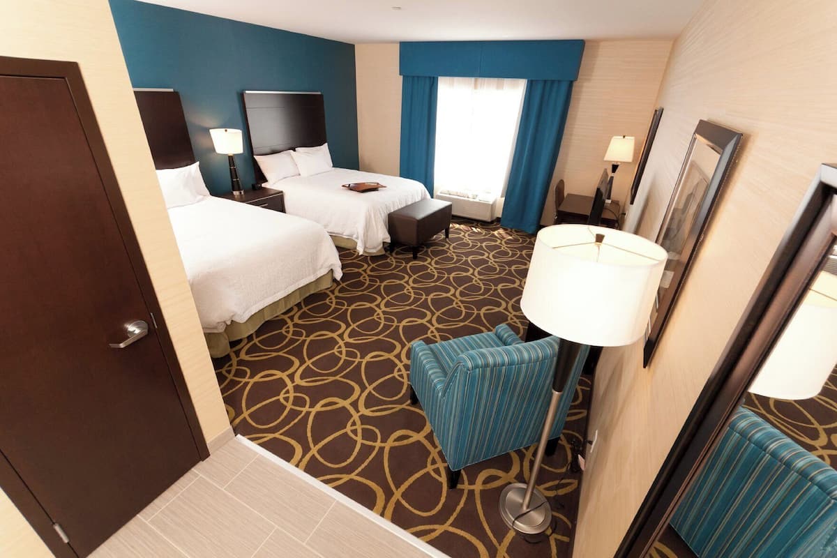 Premium bedding, in-room safe, laptop workspace, blackout drapes