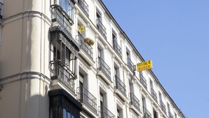 A building with ornate balconies and a sign reading "Postal R. Grober". - Hostal Rober (Madrid)
