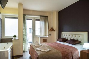 Luxury Double Room, 1 Queen Bed | Hypo-allergenic bedding, down comforters, Select Comfort beds, minibar