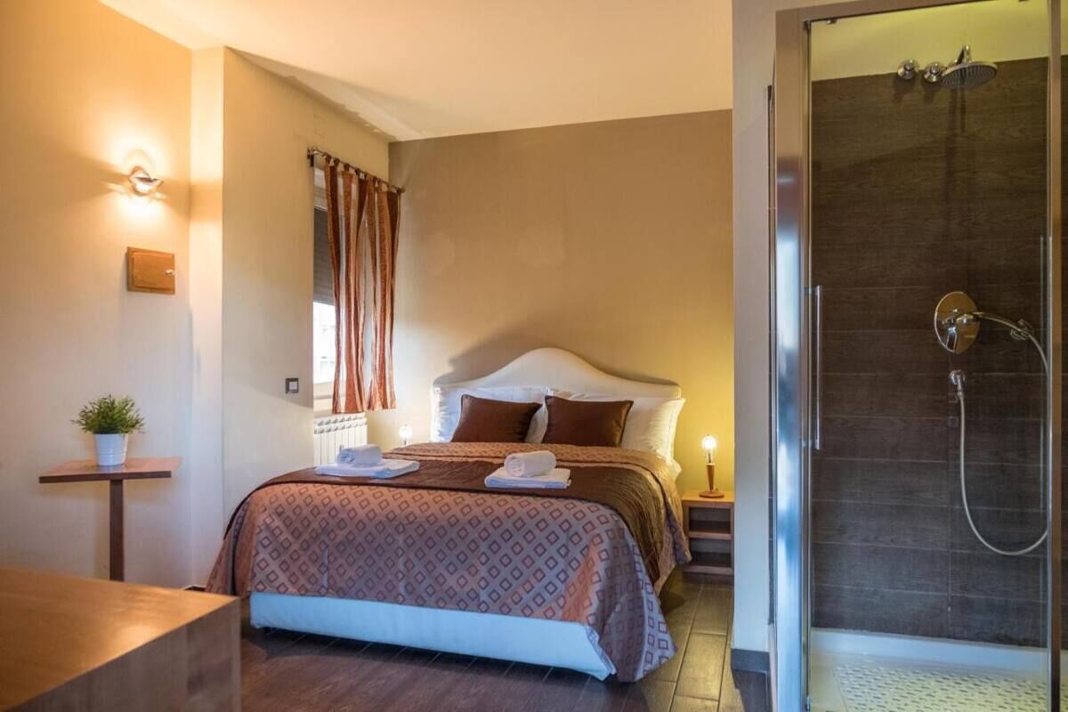 Hypo-allergenic bedding, down duvets, Select Comfort beds, minibar