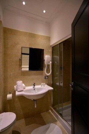 Deluxe Room, 1 Double Bed | Bathroom | Free toiletries, hair dryer, towels - Vaticano Royal Suite (Rome)