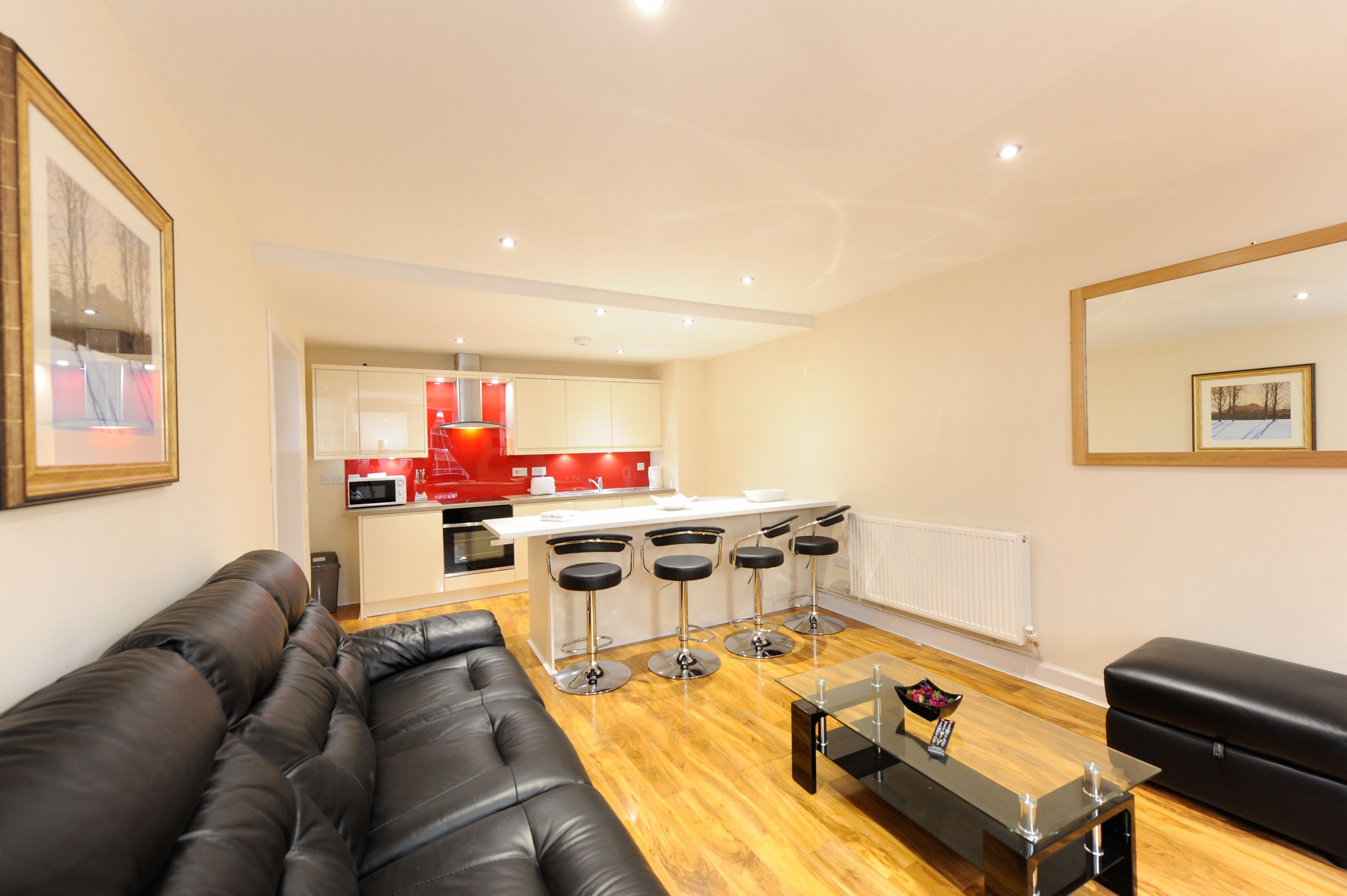 Familienapartment, 2 Schlafzimmer | Wohnbereich