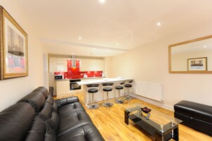 Appartement Familial, 2 chambres | Coin séjour | Télévision à écran plat