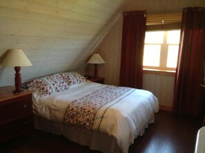 Desk, free WiFi, bed sheets - Au Coin de la Berge Gite Touristique (Perce)