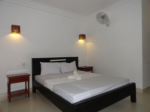 Individually decorated, individually furnished, rollaway beds, free WiFi - Green Park Village Guesthouse (Siem Reap)