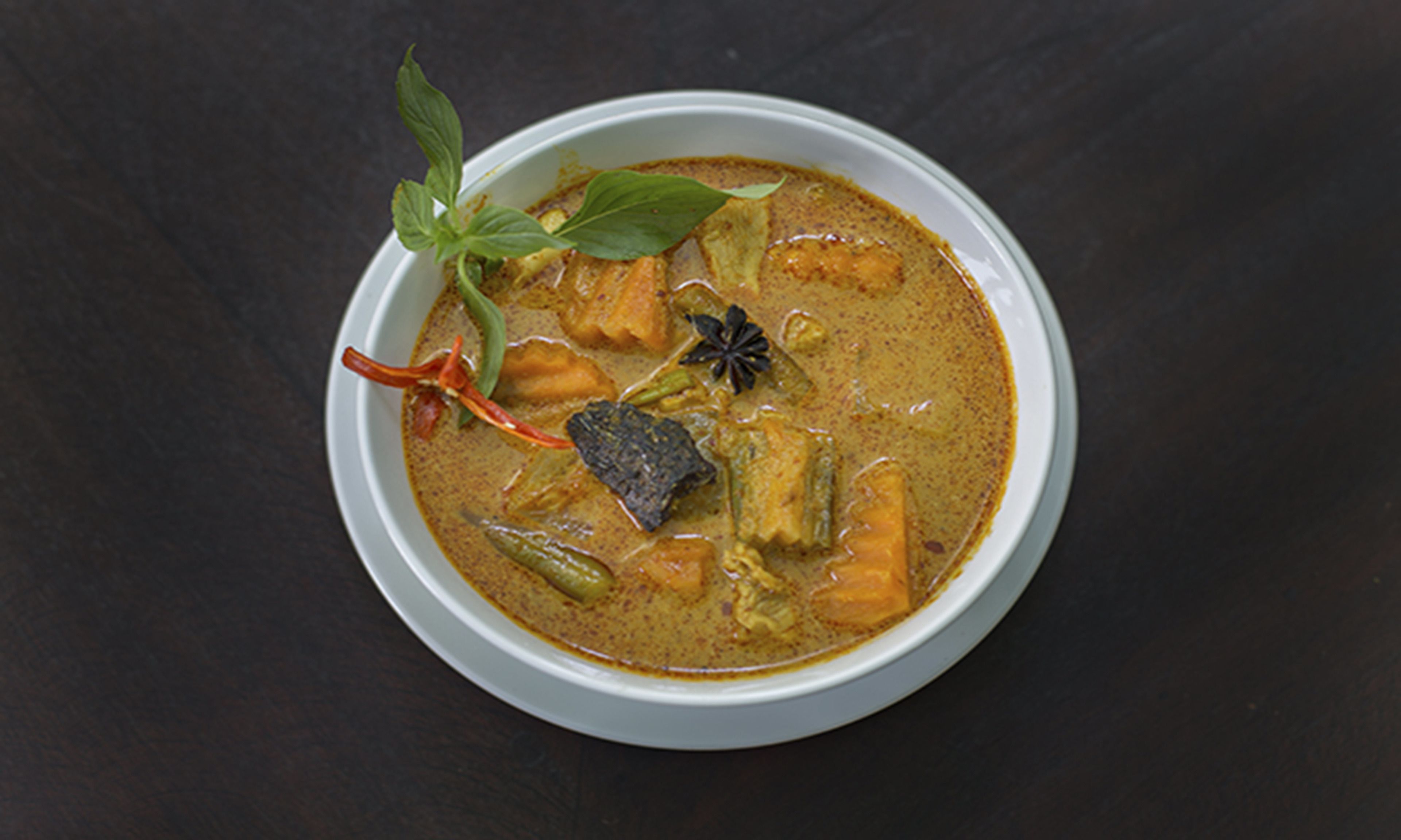 breakfast, lunch, dinner served; international cuisine