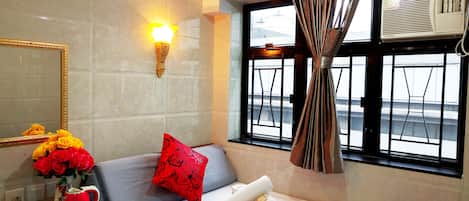 In-room safe, iron/ironing board, WiFi, bed sheets