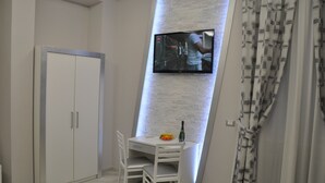 Minibar, in-room safe, desk, soundproofing - Il Corso Suite (Rome)