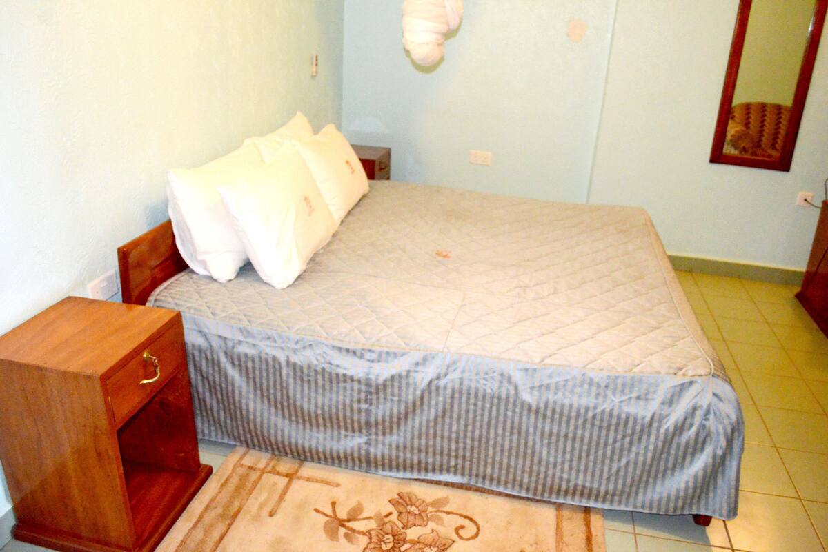 Double Room | Desk, blackout drapes, soundproofing, iron/ironing board (on request)