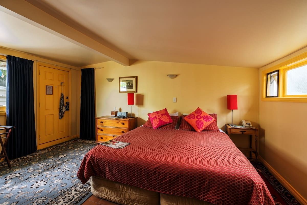 Studio, Courtyard Area | 1 bedroom, individually furnished, desk, iron/ironing board