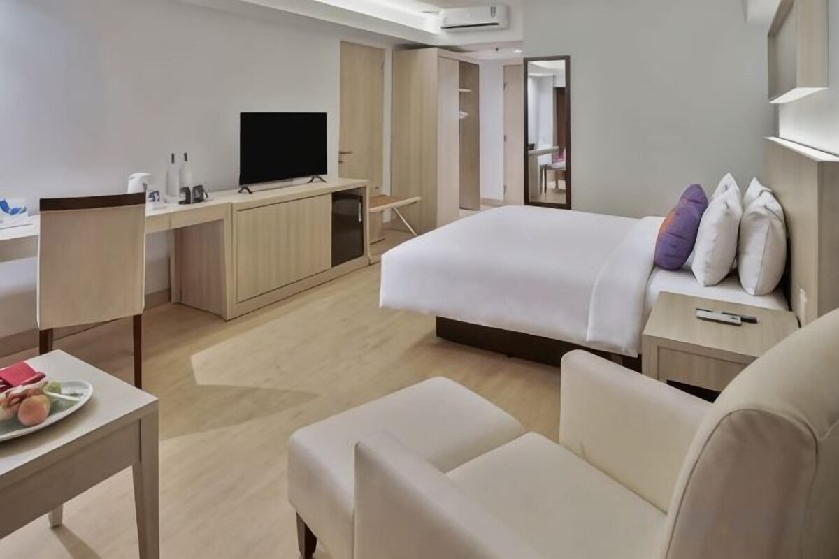 Premium bedding, minibar, in-room safe, desk