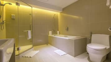 Douche, articles de toilette (gratuits), séchoir à cheveux, pantoufles