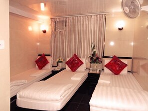 In-room safe, soundproofing, free WiFi, bed sheets
