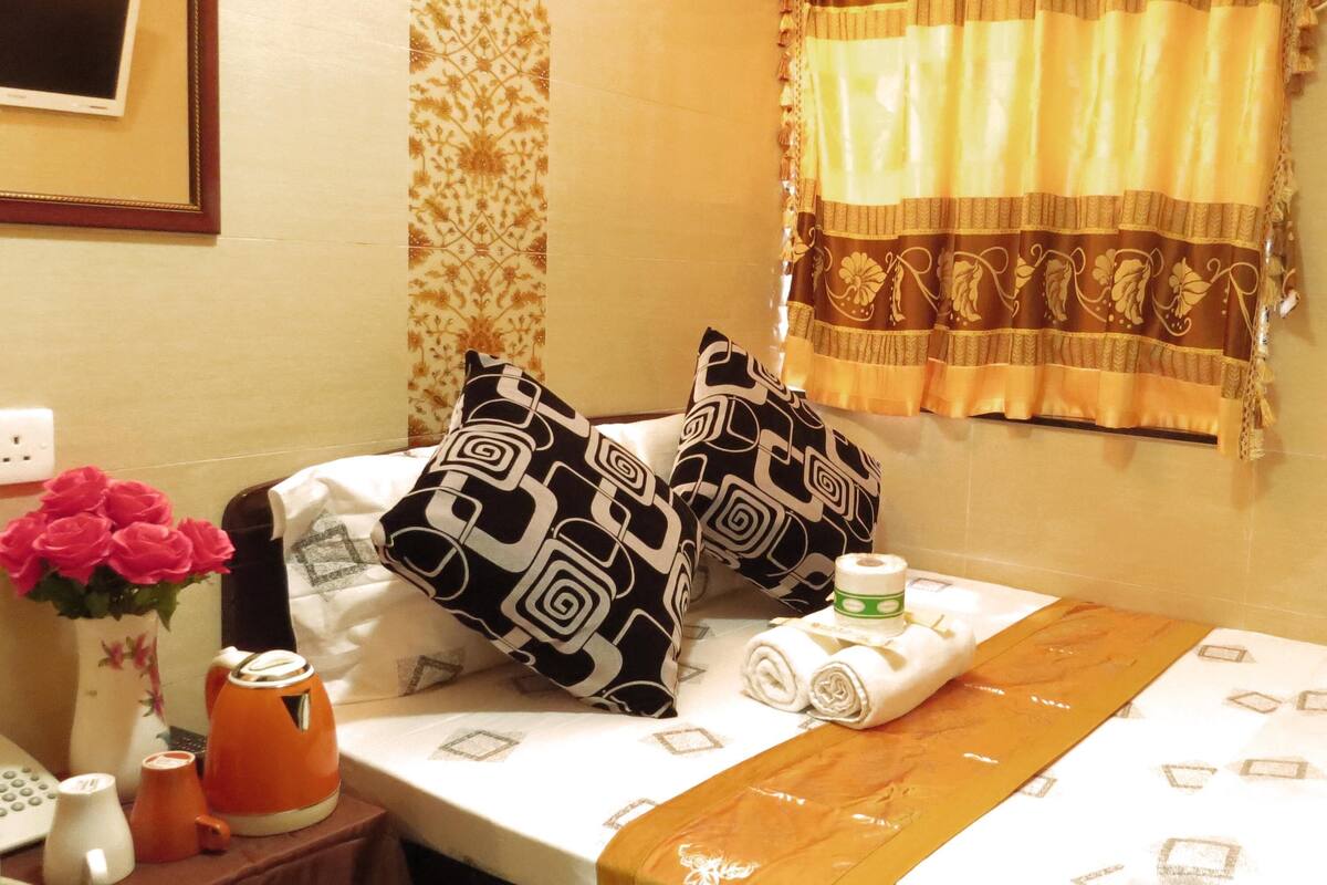 Traditional Double Room Single Use | Living area | TV