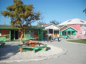 Outdoor dining - Taste of Paradise (Nassau)