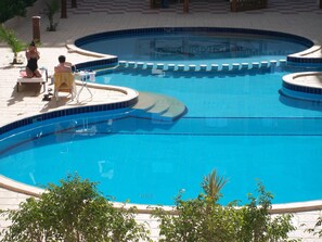 Outdoor pool, sun loungers - Hurghada Dreams (Hurghada)