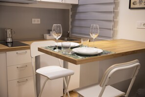 Superior Double Room | Private kitchen - Hostal Montaloya (Madrid)