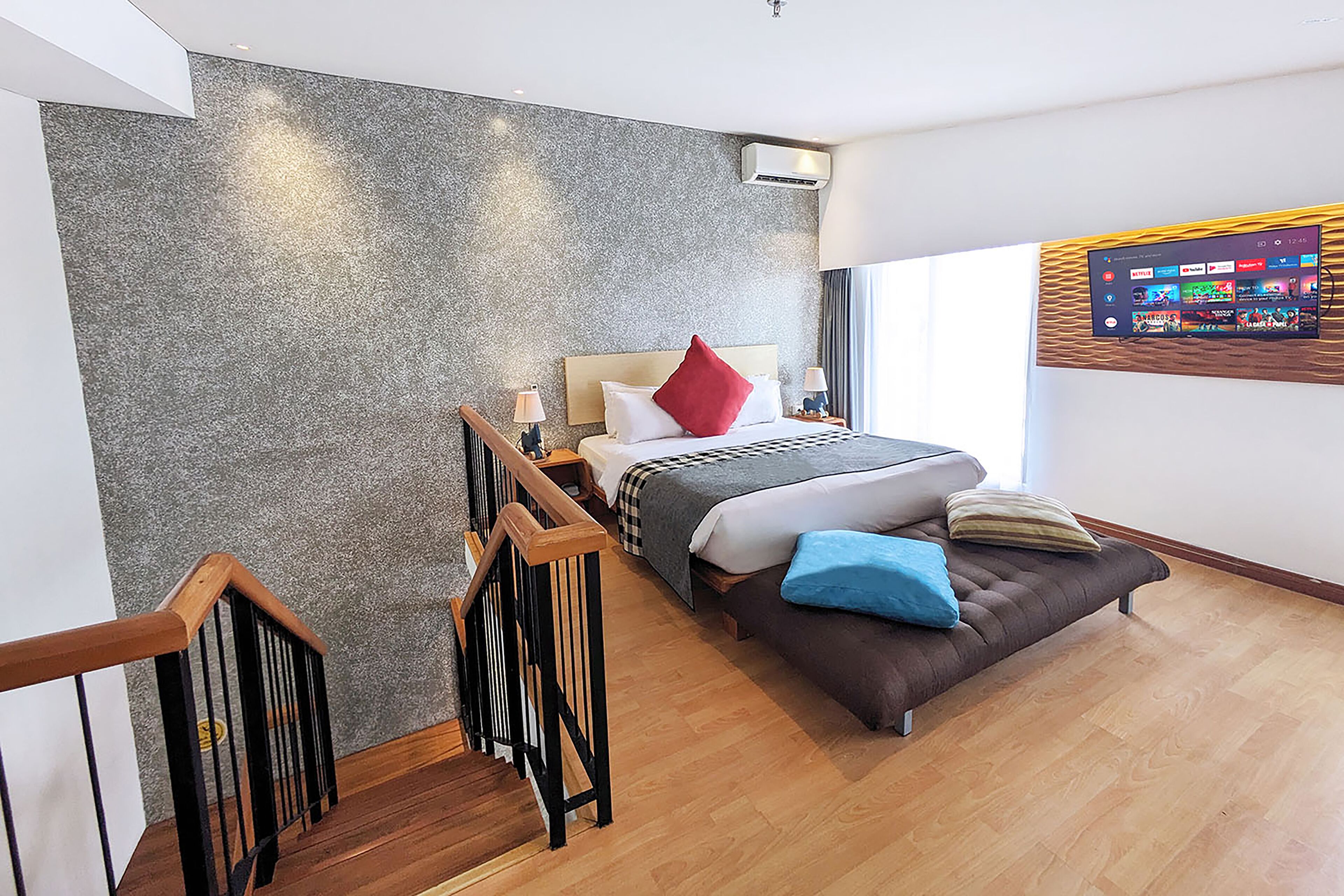 in-room safe, desk, laptop workspace, free wifi