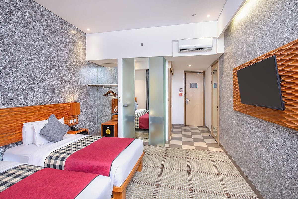 Cofres nos quartos, cortinas blackout, Wi-Fi de cortesia, roupa de cama