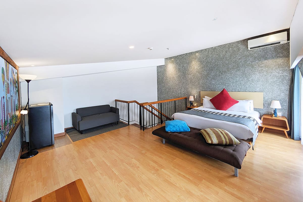 in-room safe, desk, laptop workspace, free wifi