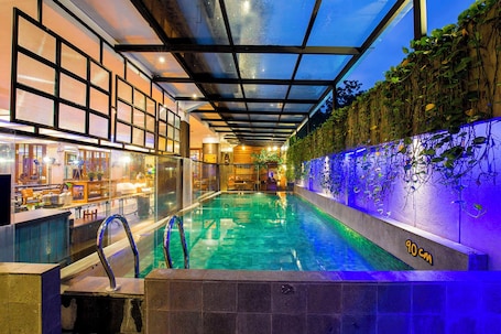 Piscina. The 1O1 Bandung Dago