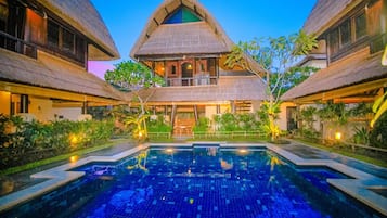 Outdoor pool, pool loungers