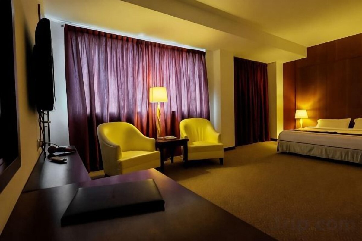 Minibar, in-room safe, soundproofing, iron/ironing board