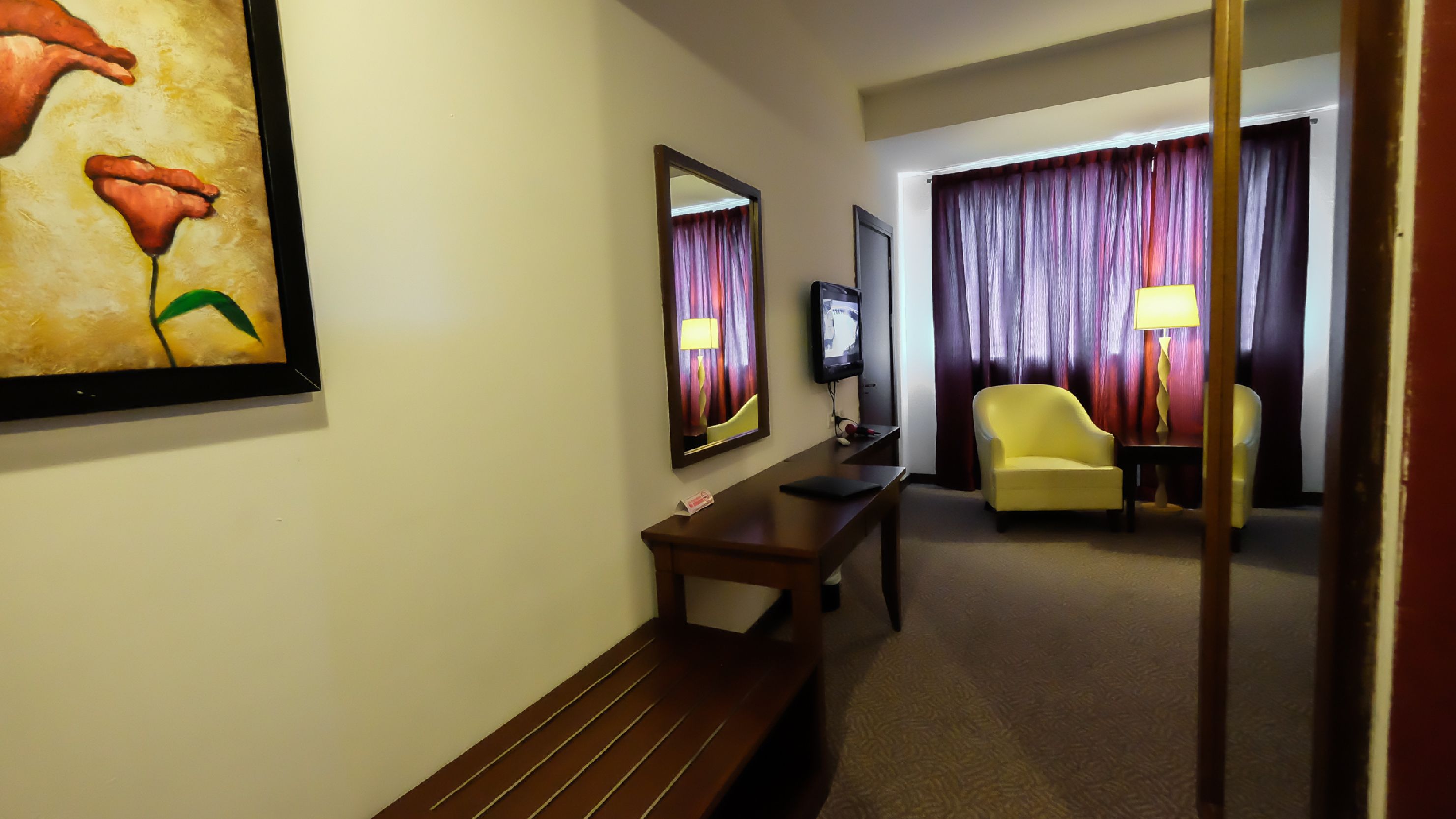 executive deluxe room, 1 king bed | living room | 32-inch lcd tv with satellite channels, tv