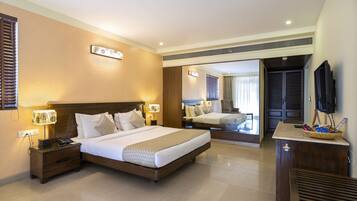 Luxury Room, City View | Minibar, in-room safe, blackout curtains, iron/ironing board