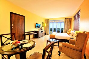 Minibar, in-room safe, blackout curtains, iron/ironing board - Varanda Do Mar (Panaji)