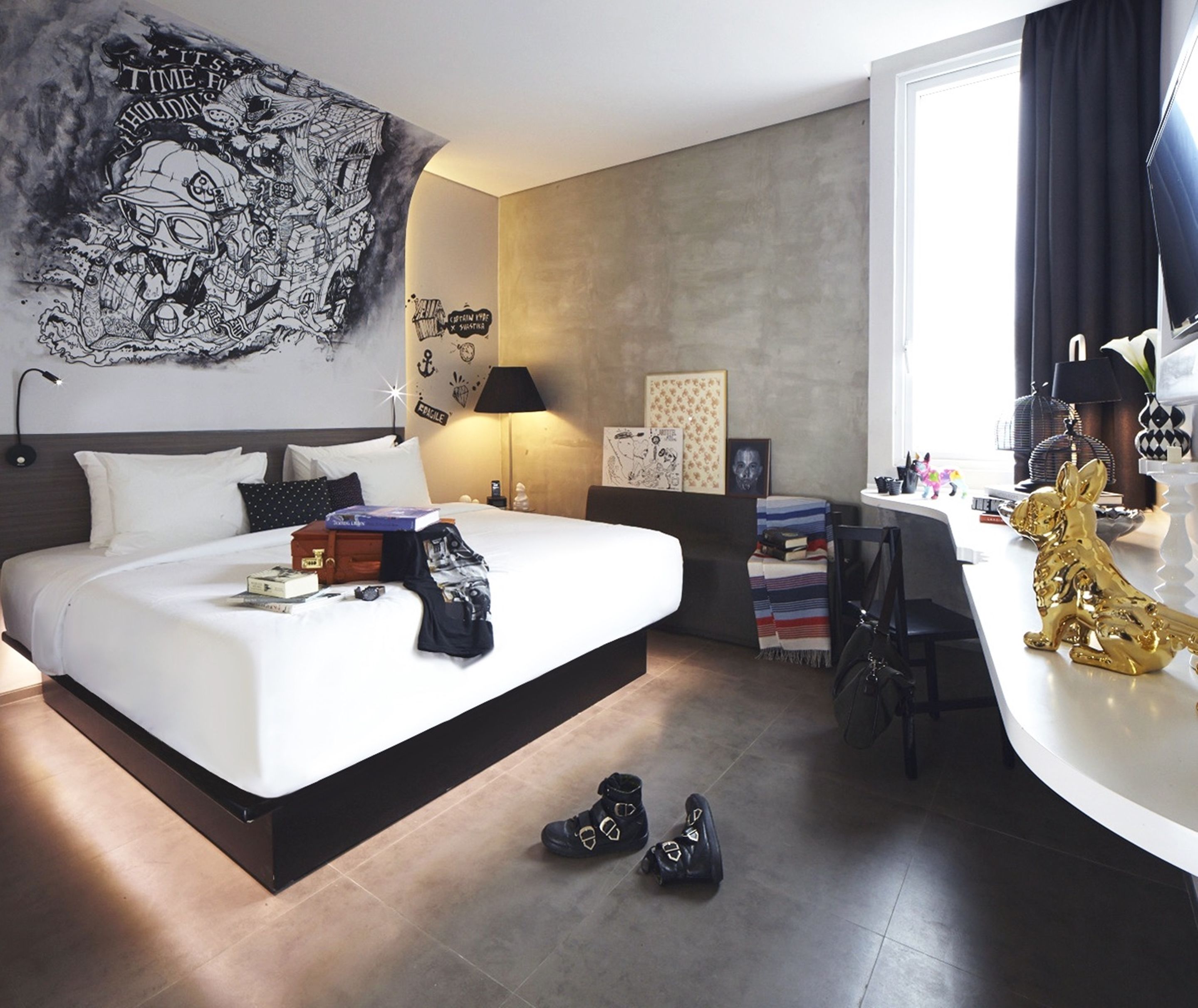 premium bedding, in-room safe, desk, free wifi