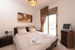 Apartamento, 2 quartos (Sea View - Avney Hoshen 30 ) | 2 quartos, ferros/tábuas de passar roupa, Wi-Fi de cortesia