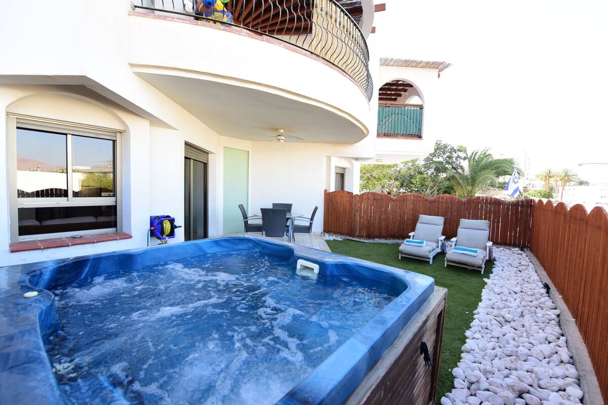 Apartment, 2 Bedrooms, Jetted Tub, Garden Area (Shoham 34) | 2 bedrooms, iron/ironing board, WiFi (free), bed sheets