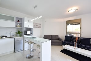 Apartment, 2 Bedrooms, Terrace Privet Pool ( Avney Hoshen 14) | Living area
