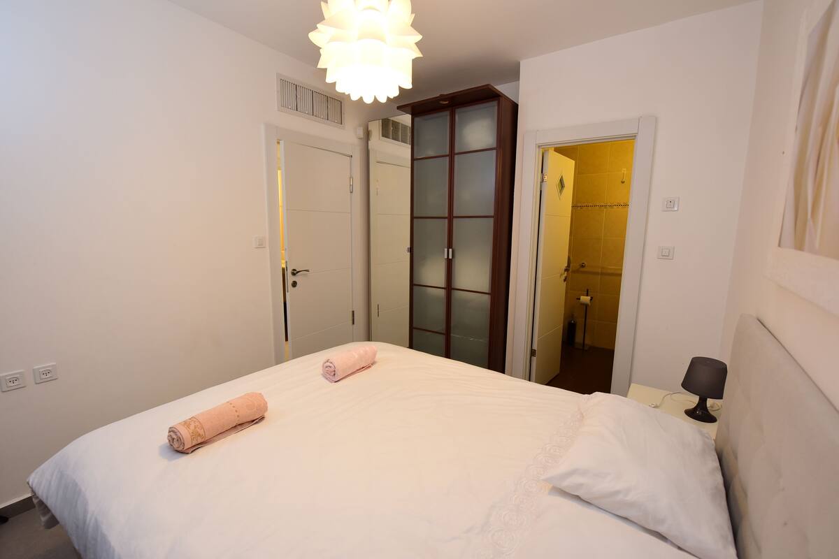 Apartment, 2 Bedrooms (Terrace and Jacuzzi - Avney Hoshen 30) | 2 bedrooms, iron/ironing board, WiFi (free), bed sheets