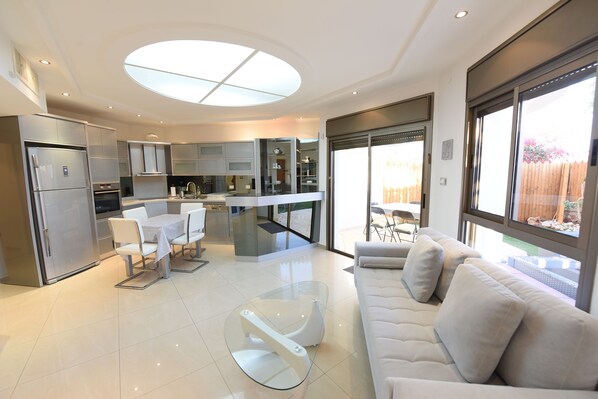 Apartment, 2 Bedrooms (Private Garden- Shoham 2 ) | 2 bedrooms, iron/ironing board, free WiFi, bed sheets