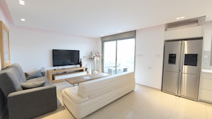 Deluxe appartement, 3 slaapkamers, privézwembad, uitzicht op zee | Woonruimte