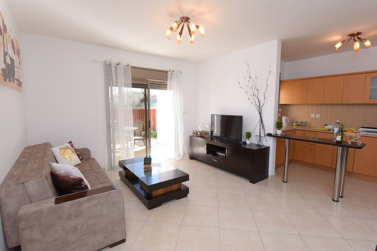 Apartment, 2 Bedrooms, Terrace, Sea View (Avney Hoshen 30 ) | 2 bedrooms, iron/ironing board, WiFi (free), bed sheets