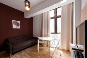 Coffres-forts dans les chambres, fer et planche à repasser