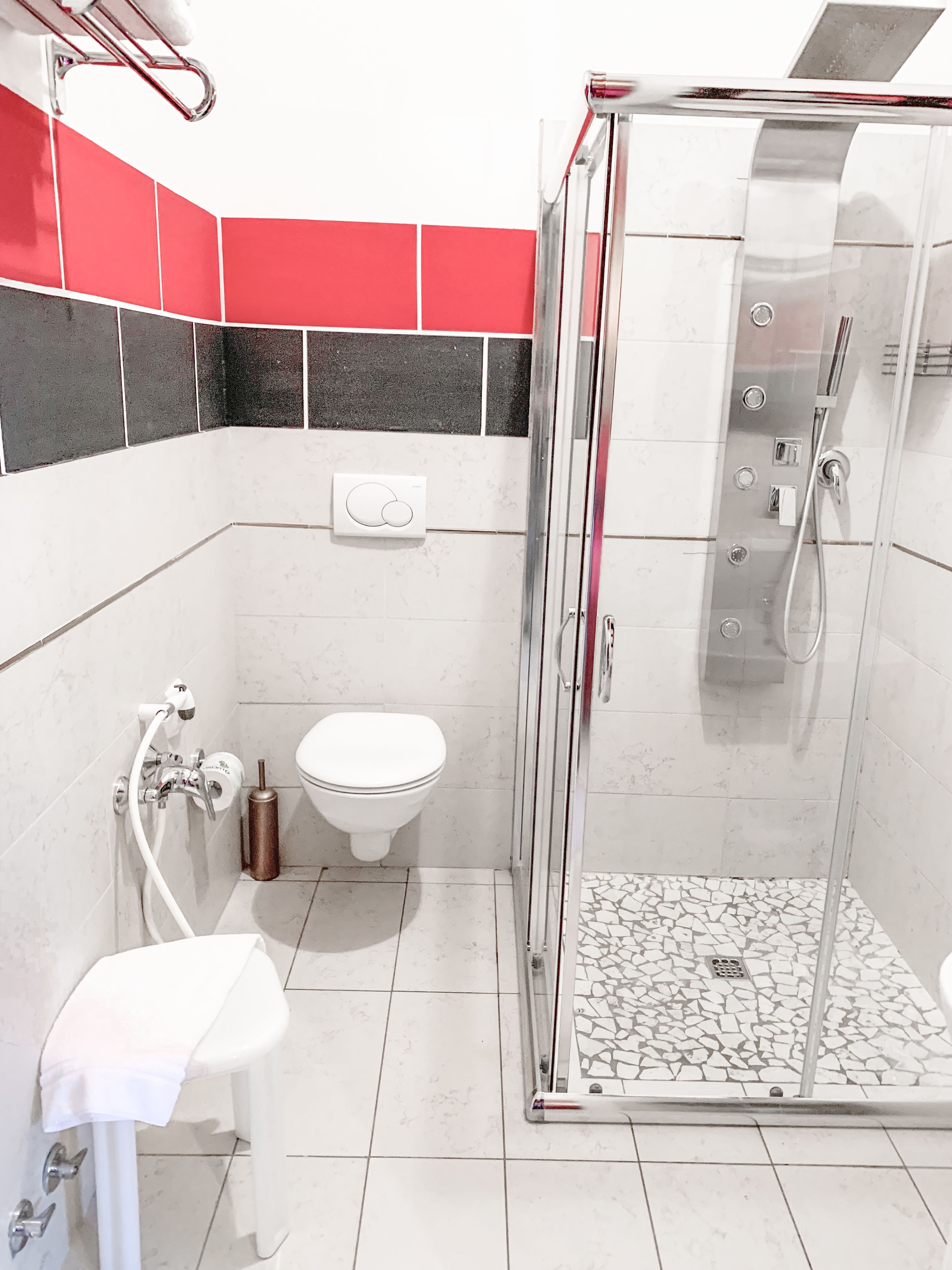 deluxe double room, annex building | bathroom | shower, rainfall showerhead, free toiletries, hair dryer